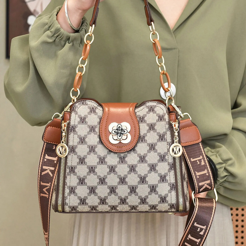 vintage letter printed shoulde - đánh giá và giá Women Bags Work